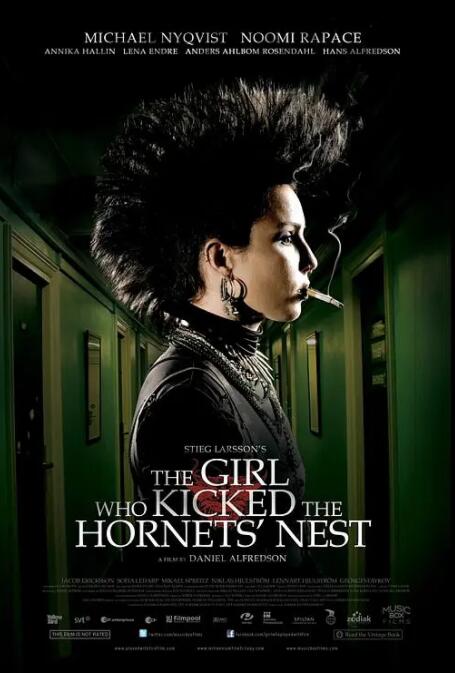 捅馬蜂窩的女孩(全集)